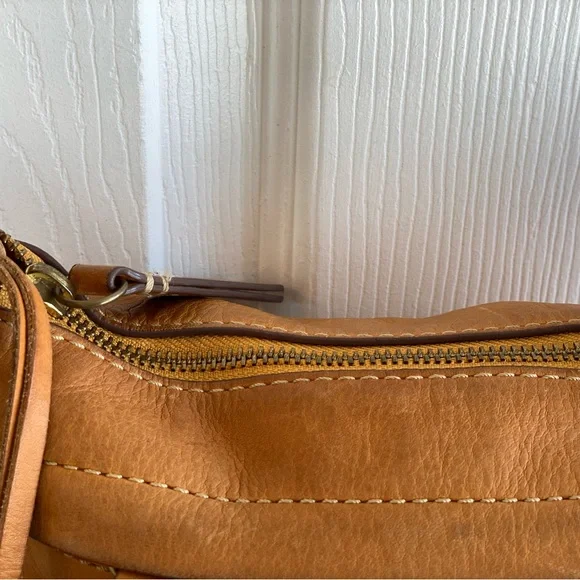 Fryer Carson medium leather crossbody bag in great condition 10 by 8.5 inches - Picture 6 of 7